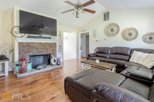 170 Berry Rd, Barnesville, GA 30204-3467