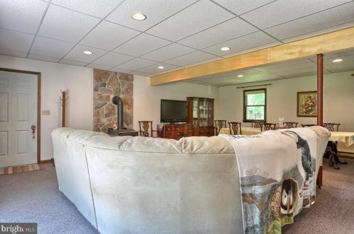 2122 Walnut Bottom Rd, Carlisle PA 17015-9122 exterior