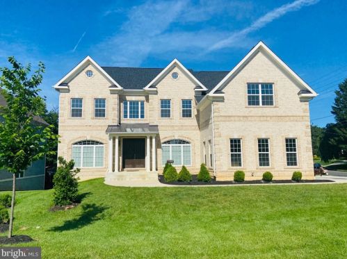6504 Roosevelt St, Falls Church, VA 22043-1917
