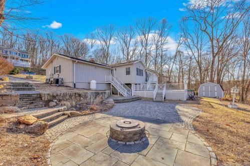23 Treeland Rd, Huntington CT  06484-2730 exterior