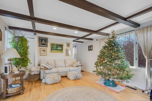 548 Middlefield St, Middletown CT  06457-3553 exterior