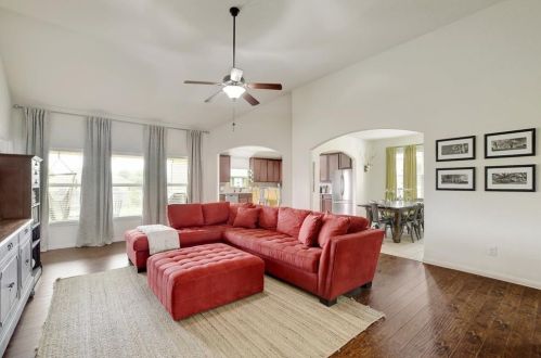 1265 Twin Estates Dr, Uhland TX 78640 exterior