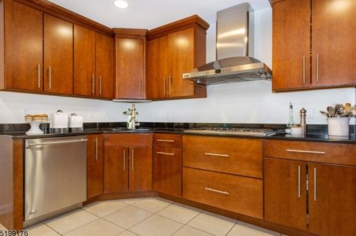 2 Brookview Cir, Dover NJ  07869-4636 exterior