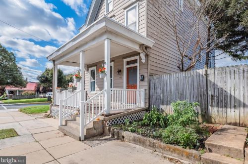 702 Pitt St, Carlisle, PA 17013-1951