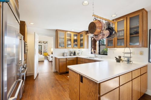 319 Village View Ct, Orinda, CA 94563-2700