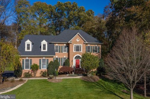 1050 Northfalls Ct, Great Falls, VA 22066-1551