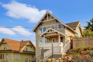 315 Smith St, Seattle, WA 98119-2322