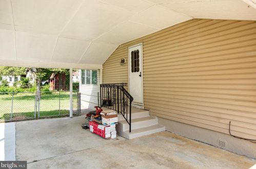 15 Holt Cir, Trenton NJ  08619-1654 exterior