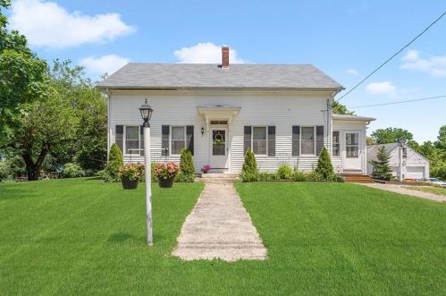 121 Blackrock Rd, Coventry, RI 02816-8005
