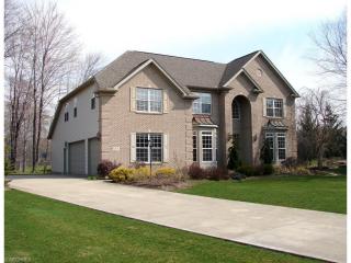 105 Clearbrook Ln, Aurora, OH 44202-8071