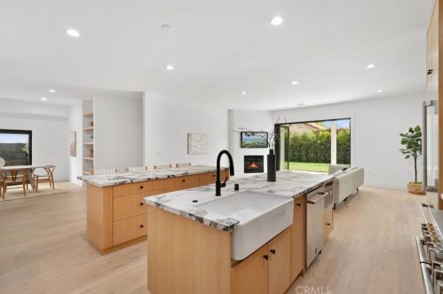 4614 Tobias Ave, Van Nuys CA  91403-2823 exterior