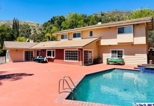 2320 Via Saldivar St, Glendale, CA 91208-1953