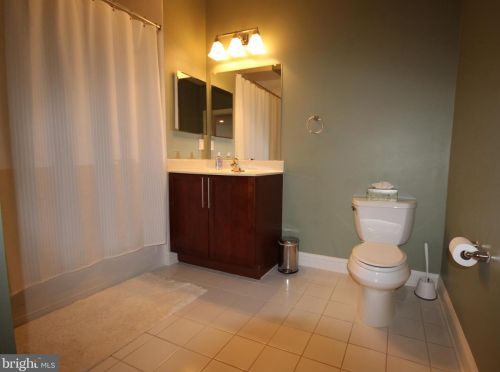 2 Commerce Sq, Trenton NJ  08691-4187 exterior