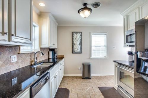 4333 Locke Ave, Fort Worth TX  76107-5410 exterior