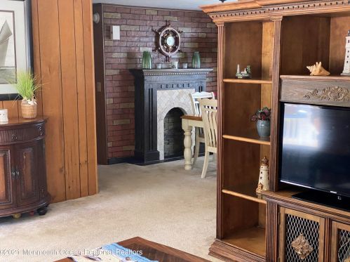 16 Partridge Pl, Lakehurst, NJ 08759-3655