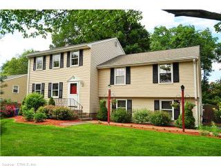 18 Lancaster Rd, Cromwell, CT 06416-1926