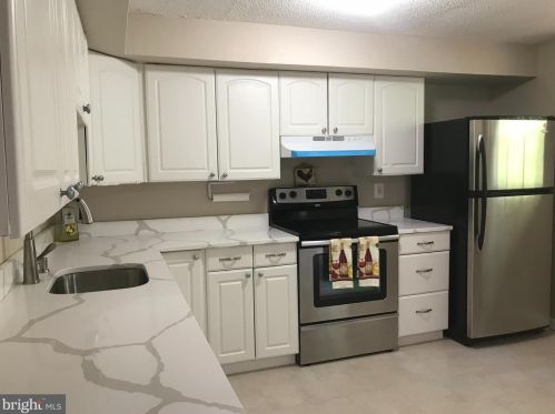 8156 Dark Den Cir, Springfield, VA 22153-3712