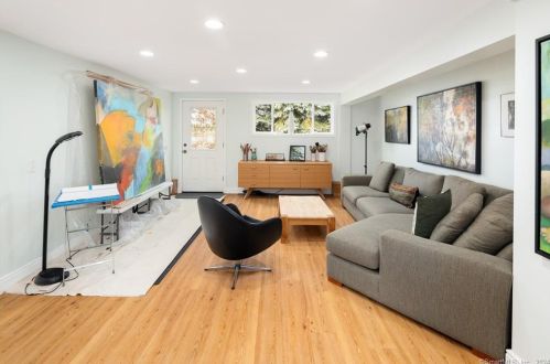 12 Splitrock Rd, Norwalk CT  06854-4713 exterior