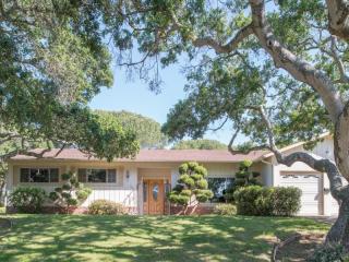 15375 Charter Oak Blvd, Salinas, CA 93907-1141
