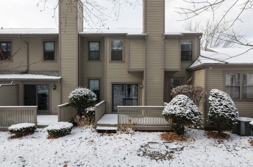 142 Metacomet Dr, Meriden CT  06450-3534 exterior