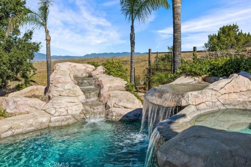 6528 Blackwood St, Riverside CA  92506-6240 exterior