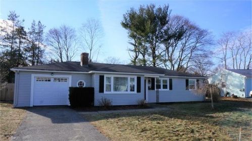 92 Inez Ave, Warwick, RI 02886-7918