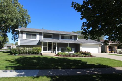 50 Kenilworth Ave, Elk Grove Vlg, IL 60007-3921