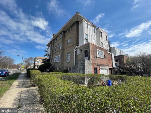 6242 Carpenter St, Philadelphia, PA 19143-2907
