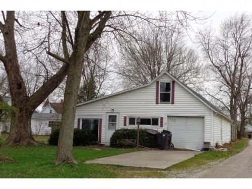 135 Washington St, Warrensburg, IL 62573-9791