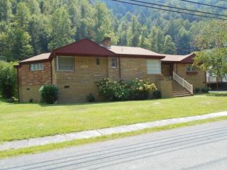 1098 Fairview St, Grundy, VA 24614-9452