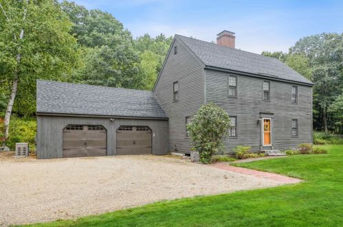 25 Old Manchester Rd, Amherst, NH 03031-1725
