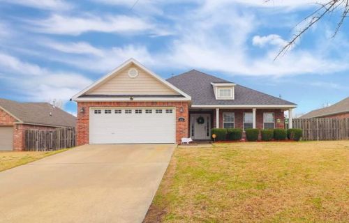 402 Dallas Ln, Springdale, AR 72762-8470