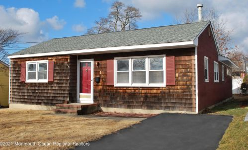551 Oak Ter, Point Pleasant Beach, NJ 08742-2712