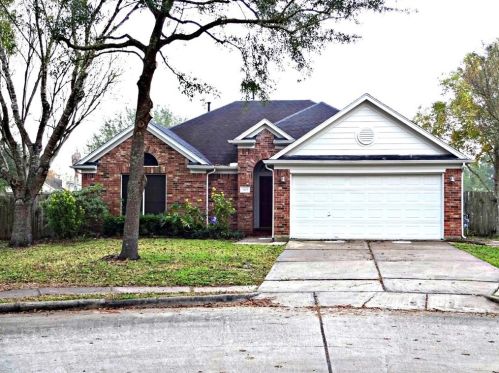 3215 Ivy Bend Dr, Pearland, TX 77584-5924