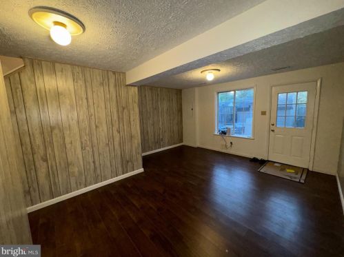 8426 Sugar Creek Ln, Springfield, VA 22153-3847