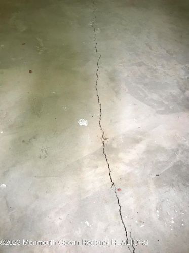 33 Lexington Ct, Tinton Falls, NJ 07701-5460