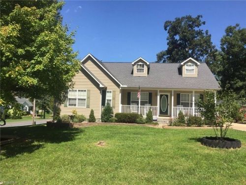 101 Maness Dr, Randleman, NC 27317-9402