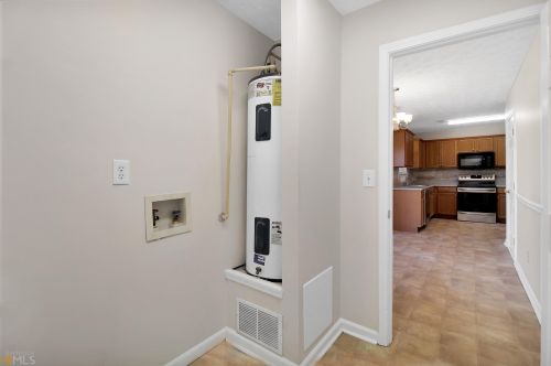 106 Meadow View Dr, Jackson GA  30233-2908 exterior