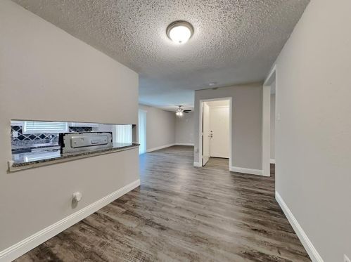 4015 Hartford Dr, Garland TX  75043-2407 exterior