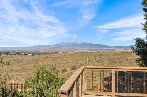 6528 Blackwood St, Riverside CA  92506-6240 exterior