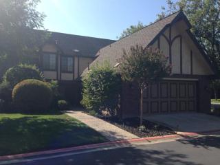 2827 Compton Ct, Fresno, CA 93711-1181