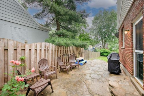 6975 Bramble Hill Dr, Cincinnati OH  45227-3260 exterior