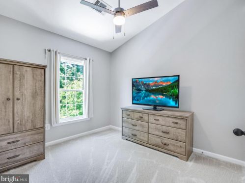 12001 Edgemere Cir, Herndon VA  20190-3256 exterior