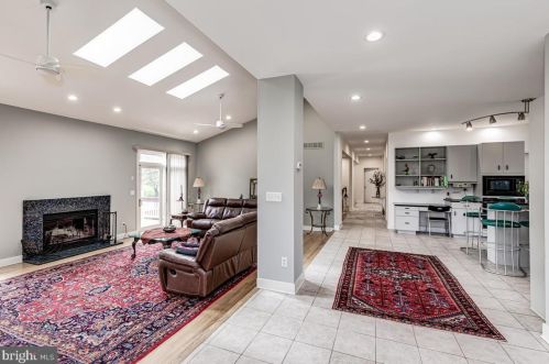 8 Tomlyn Dr, Princeton NJ  08540-4316 exterior
