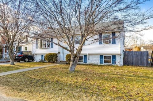 25 Ellsworth St, Warwick, RI 02886-7719
