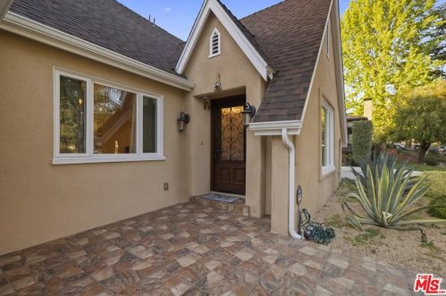 2417 Glenoaks Blvd, Glendale CA  91206-3027 exterior