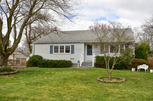 21 Matthew Rd, Hartford, CT 06108-1822