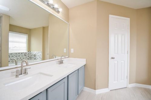 3403 Cypress Lndg Ct, Richmond TX 77471-6070 exterior