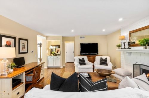 16 Chenile, Irvine CA  92614-7528 exterior