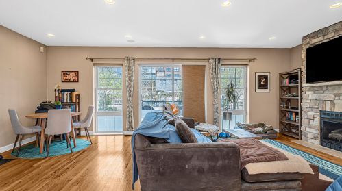 2458 Linden Pl, Chicago, IL 60647-2625